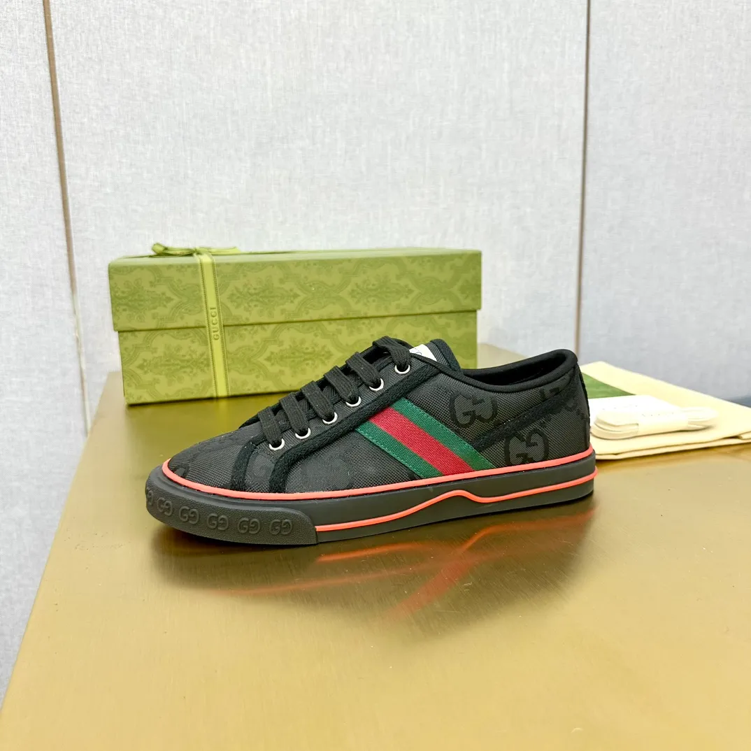 👟👟Ex-factory price 440👟👟 GUCCI 2020 latest classic 1977 low-top double G canvas shoes, original purchase, 1:1 development, original lasting process. Size: 35-45/45. Customized items are non-returnable and must be paid first. . ...new version complete package...